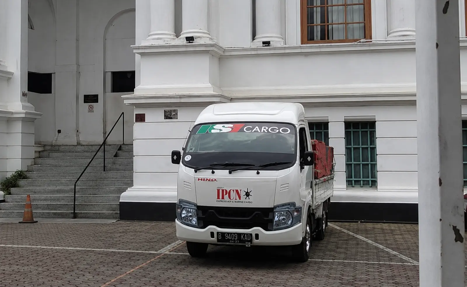 truk ksi ekspedisi medan ungaran