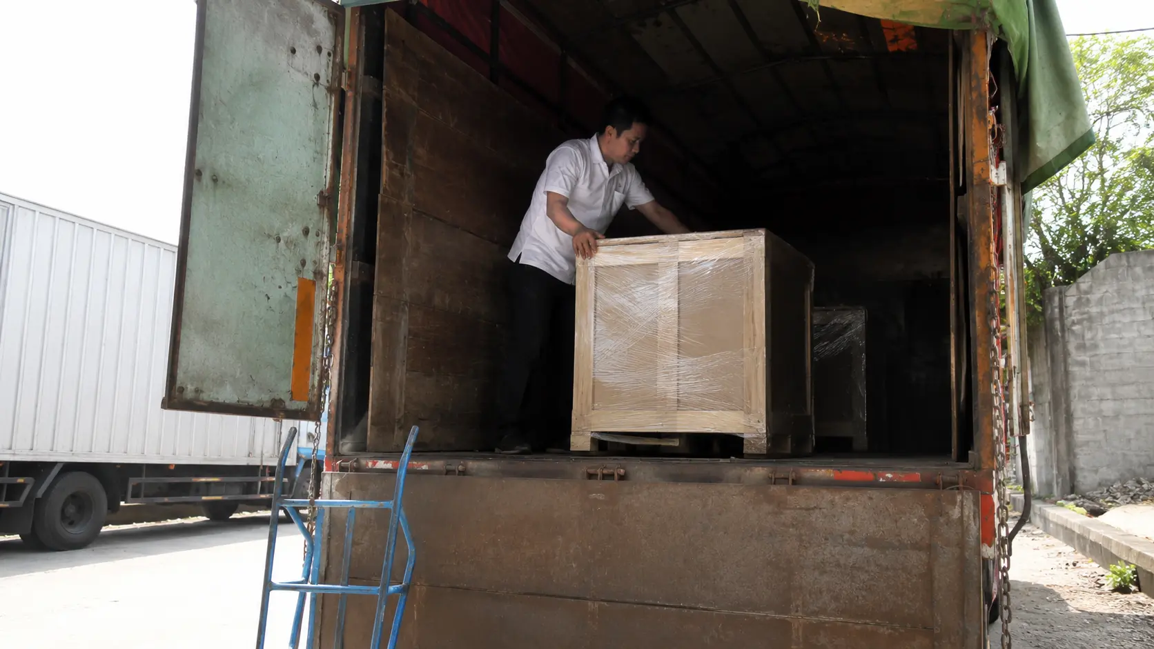 loading barang ekspedisi medan wonoiri