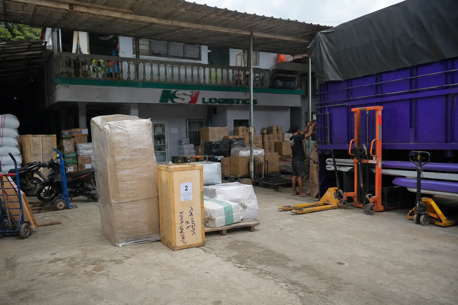 gudang medan cargo pengiriman ekspedisi medan jatilawang