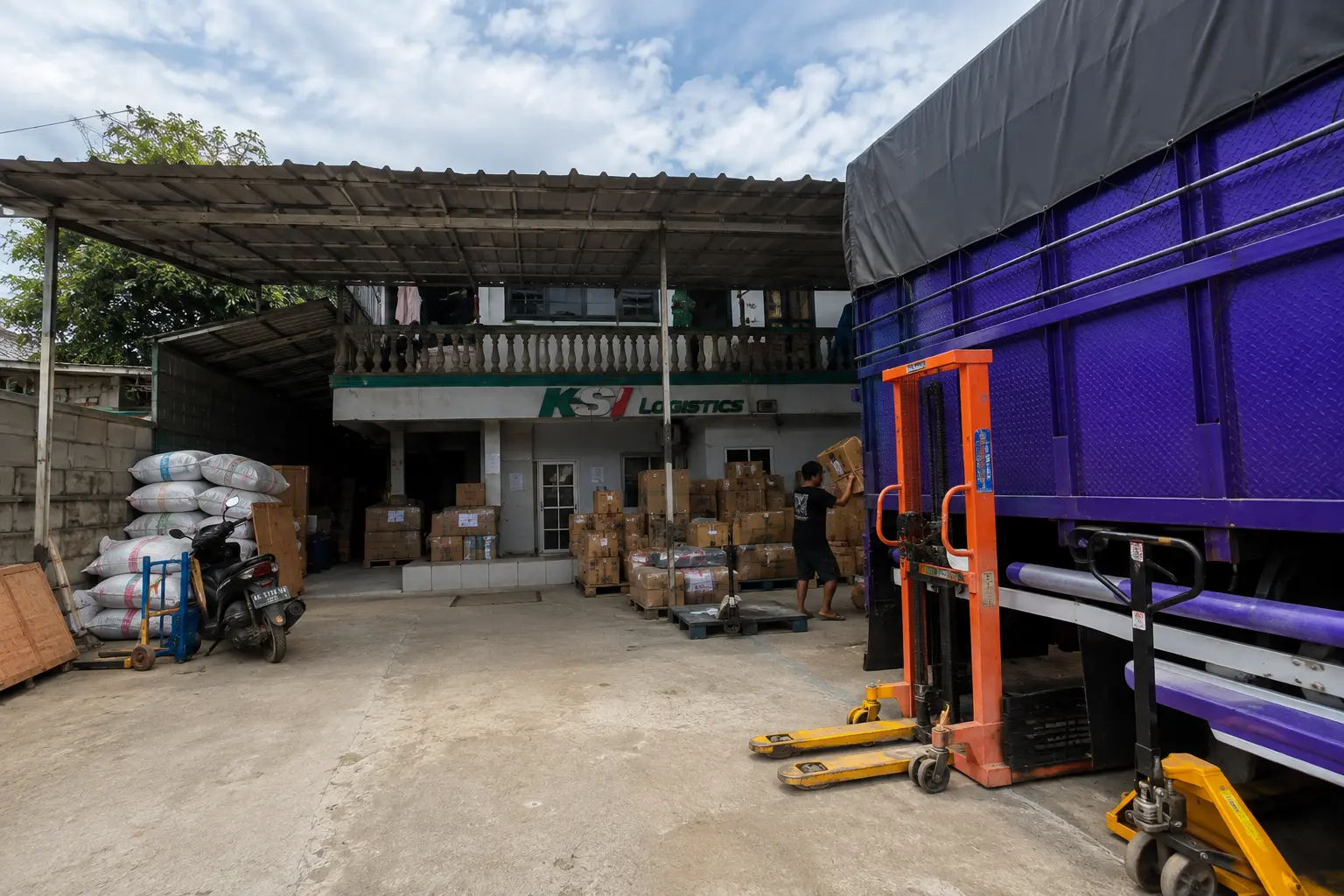 loading barang ekspedisi medan cepu