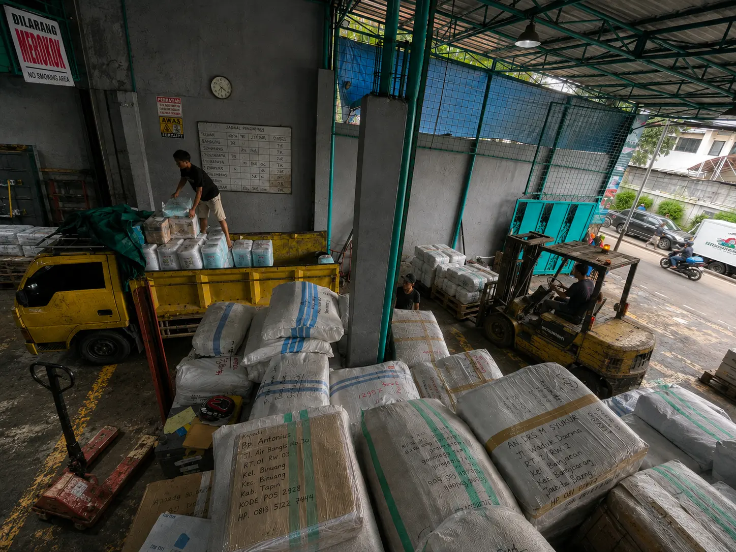 gudang medan cargo